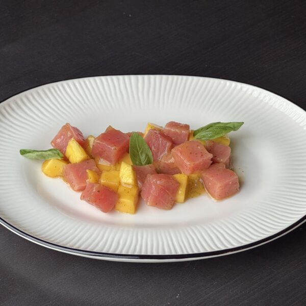 Тар тар з тунця із манговою заправкою